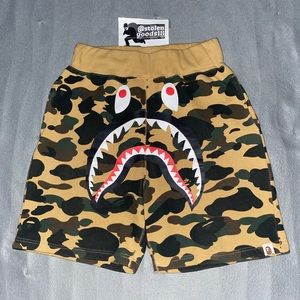BAPE 1st Camo Shark Sweat Shorts (M)